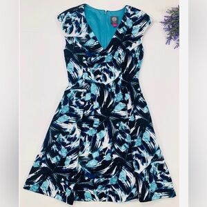 Vince Camuto blue teal tropical floral print v-neck dress.